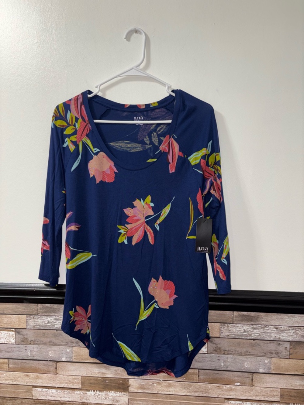 a.n.a Navy Floral Scoop Neck 3/4 Sleeve Top Size XS NWT